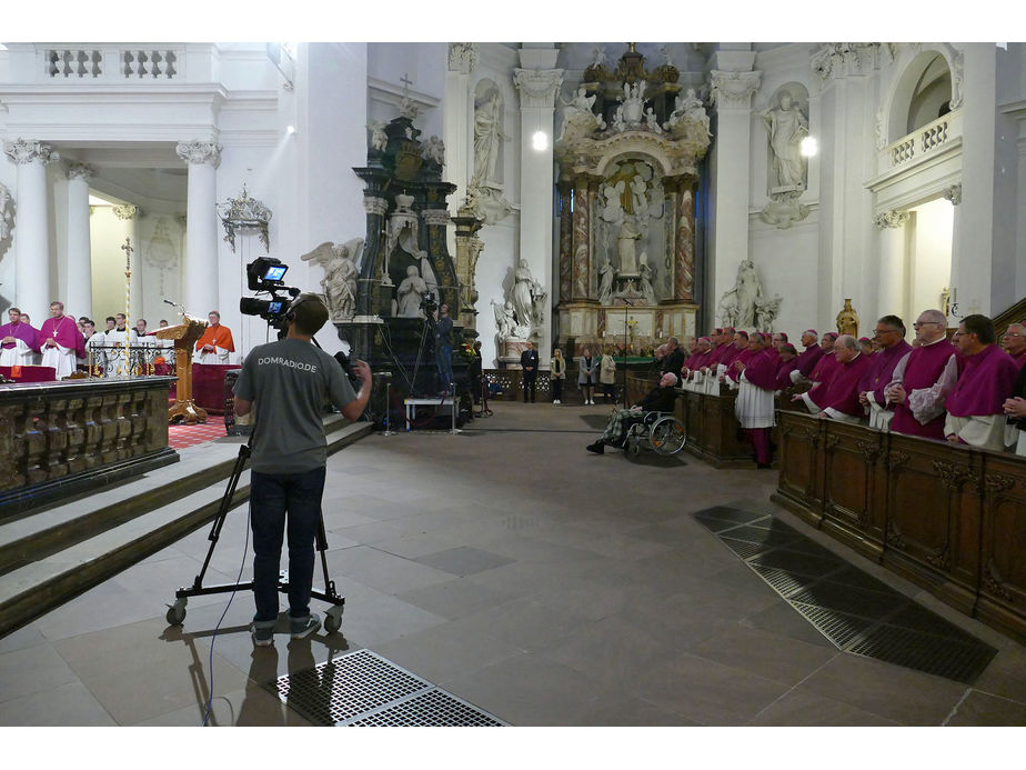 Abschlussvesper der Bischofskonferenz mit Austeilung des Bonifatiussegens (Foto: Karl-Franz Thiede)